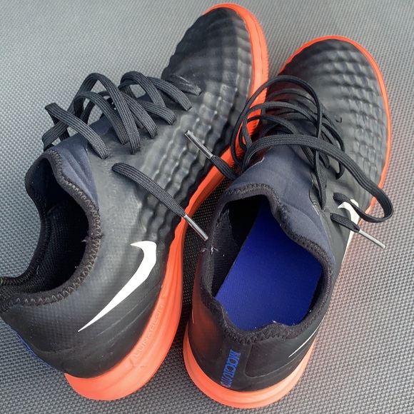 Nike MagistaX Finale II-Black/Hyper Orange Sz 7.5 main image 9